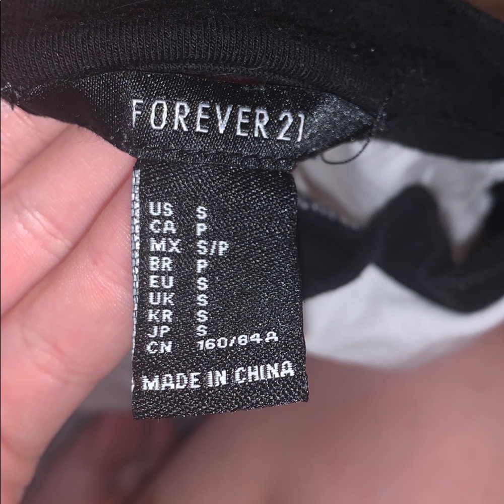 Forever 21 “That Way” ⬅️ Crop Top - Picture 2 of 2